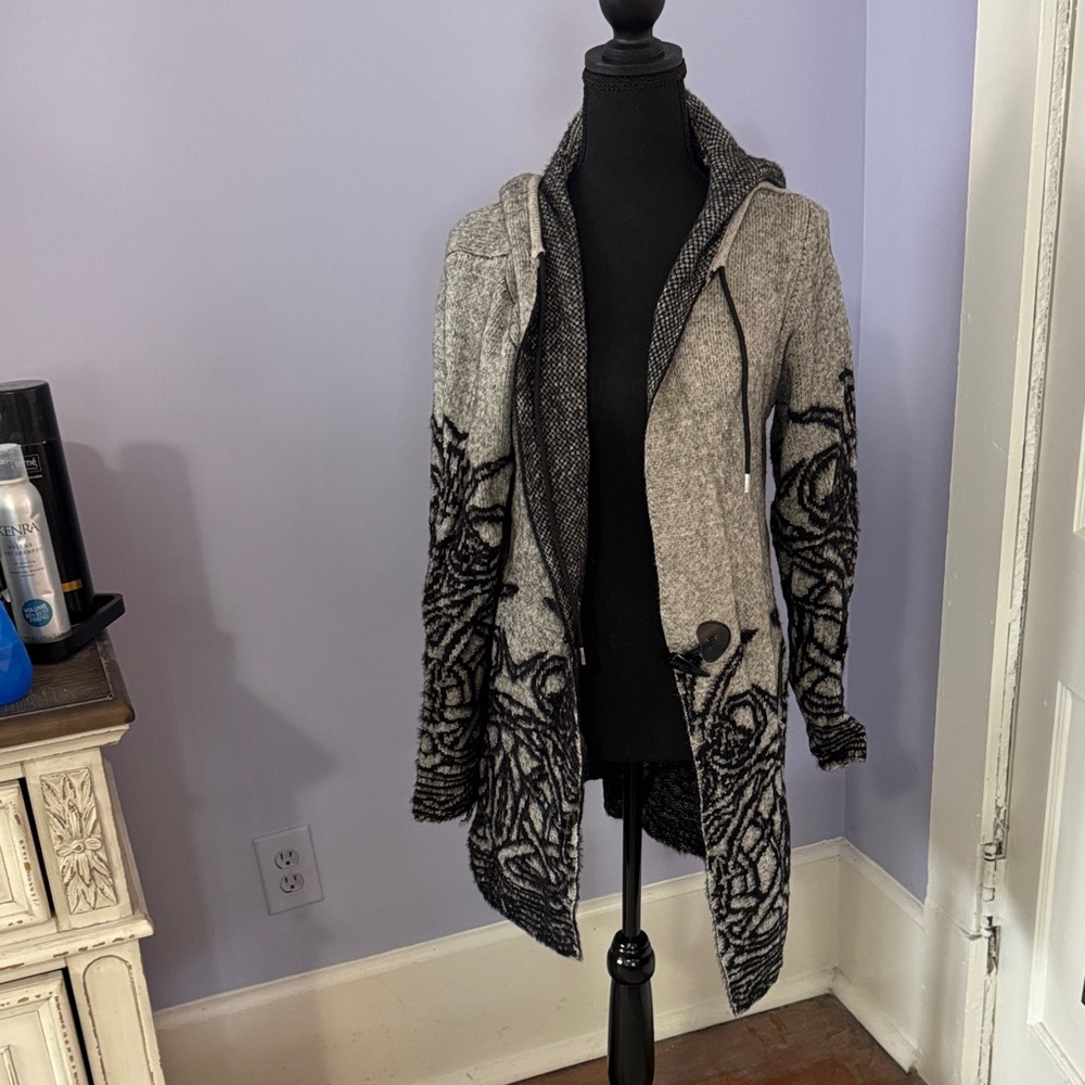 Vintage Concept Women's Gray and Black Cardigan Sweater